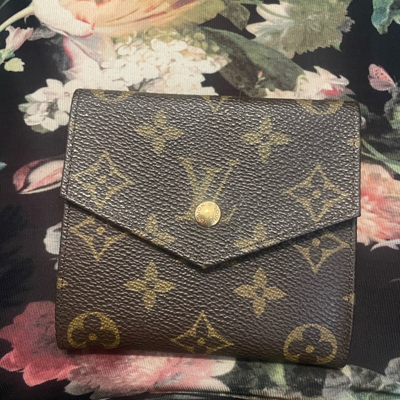 Authentic Louis vouitton - Picture 1 of 6